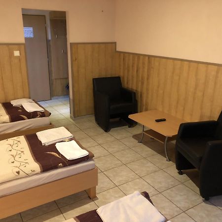 Batavya Penzion Топольчани Экстерьер фото