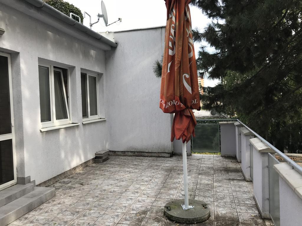 Batavya Penzion Топольчани Экстерьер фото