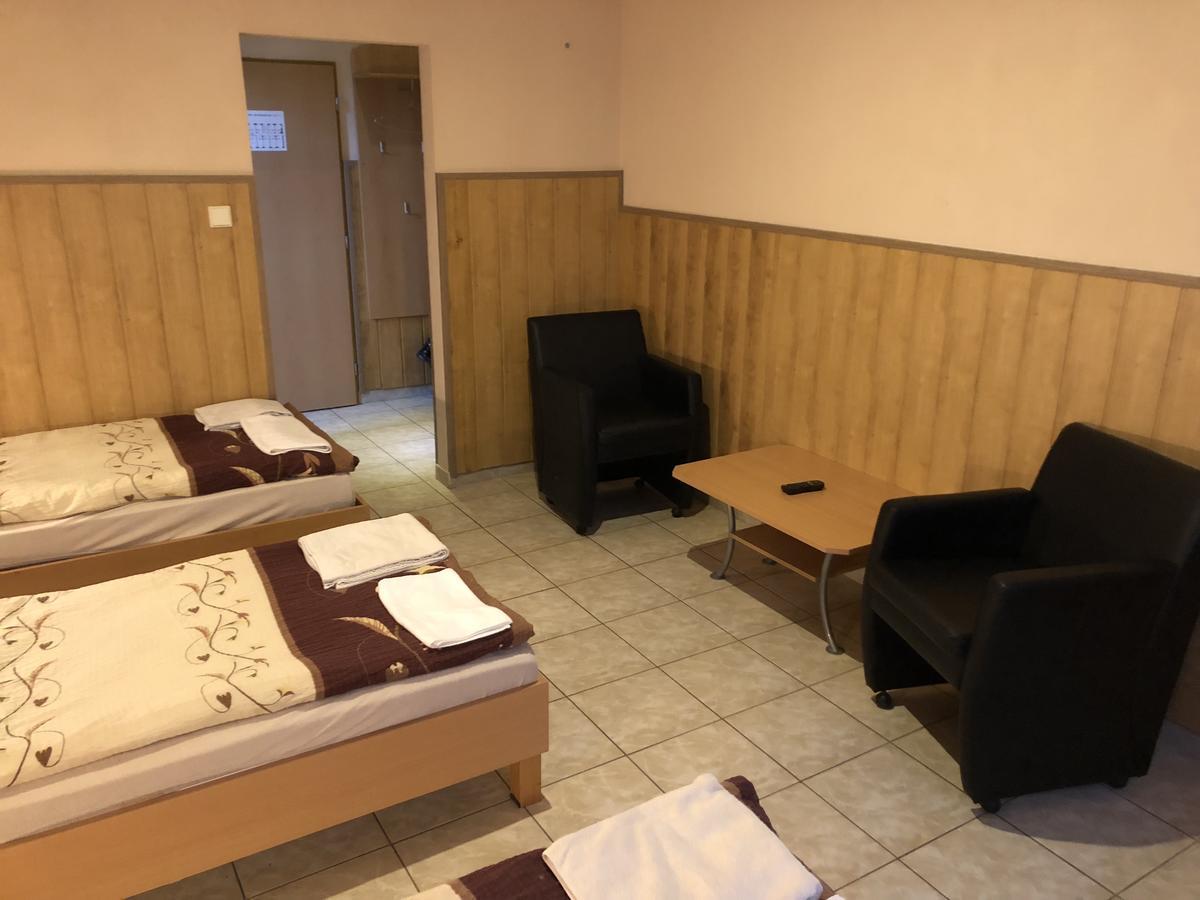 Batavya Penzion Топольчани Экстерьер фото